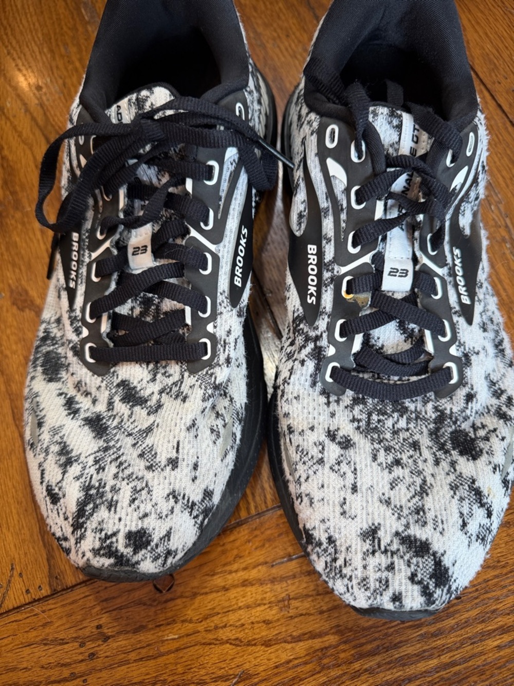 Brooks  Black and White Patterned Adrenaline CTS 23